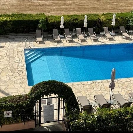 Two Bedroom Apartment With Pool 파포스 외부 사진