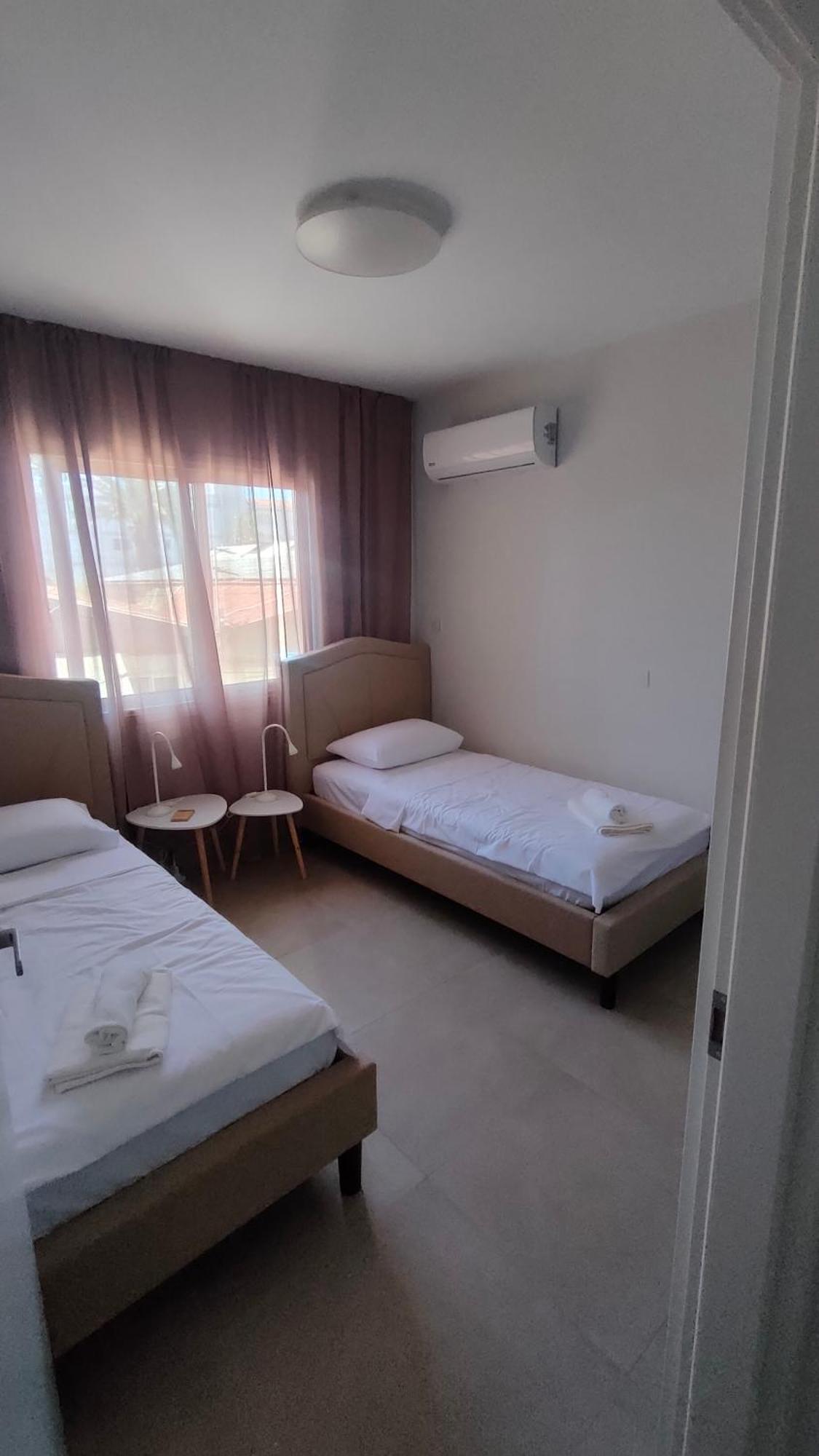 Two Bedroom Apartment With Pool 파포스 외부 사진