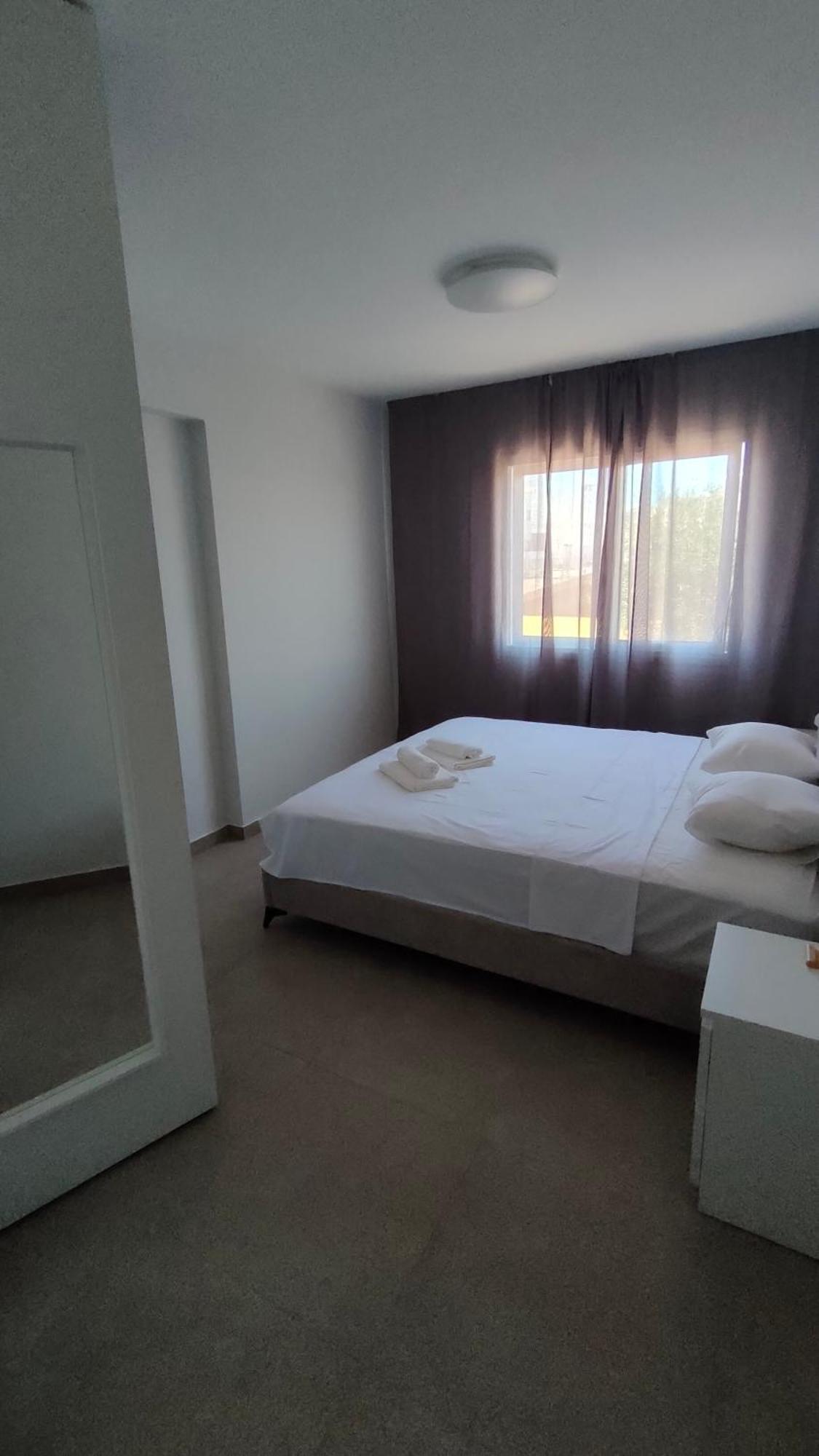 Two Bedroom Apartment With Pool 파포스 외부 사진